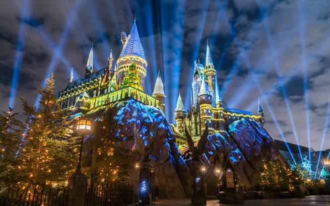 The-Magic-of-Christmas-at-Hogwarts-Castle-1170x731