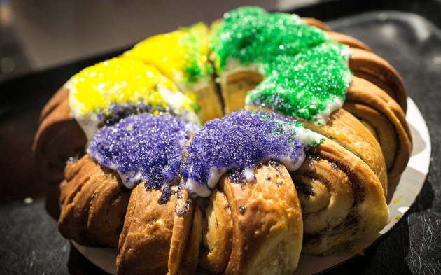 universals-mardi-gras-king-cake