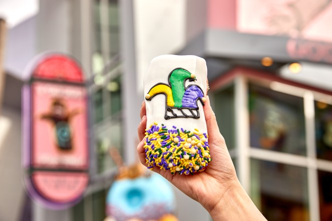 15_Voodoo-Doughnut_Mardi-Gras